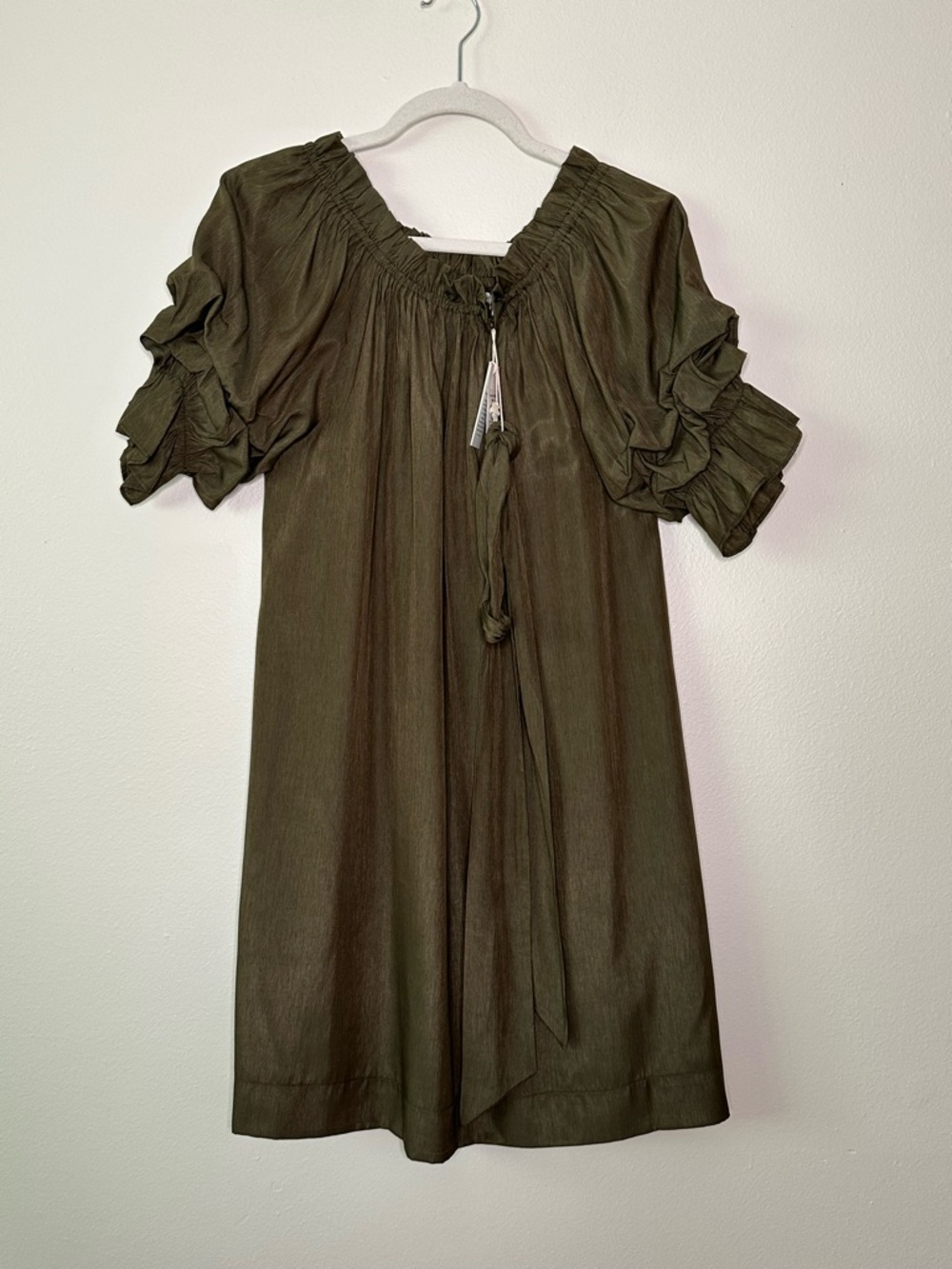 NWT Mersea Tulum Ruffle popover dress in olive green size Small. Fabric belt. - Picture 3 of 6